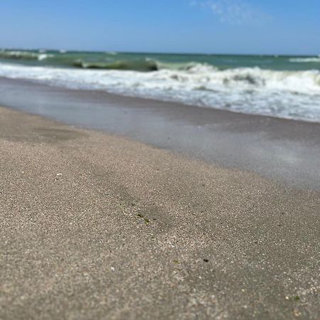 Fratellyvibe Mamaia Apartment Bagian luar foto