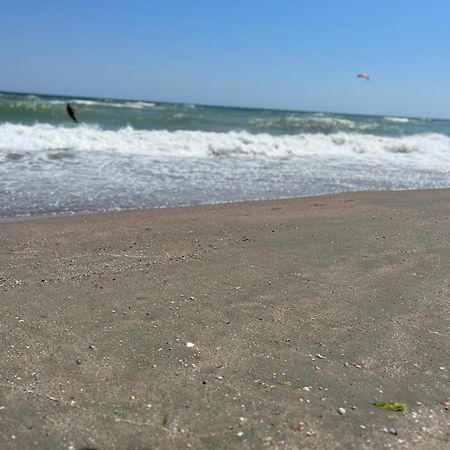 Fratellyvibe Mamaia Apartment Bagian luar foto