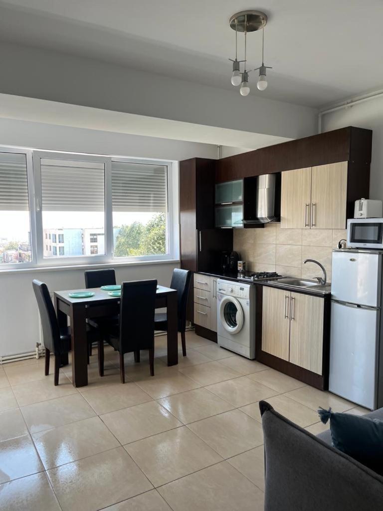 Fratellyvibe Mamaia Apartment Bagian luar foto