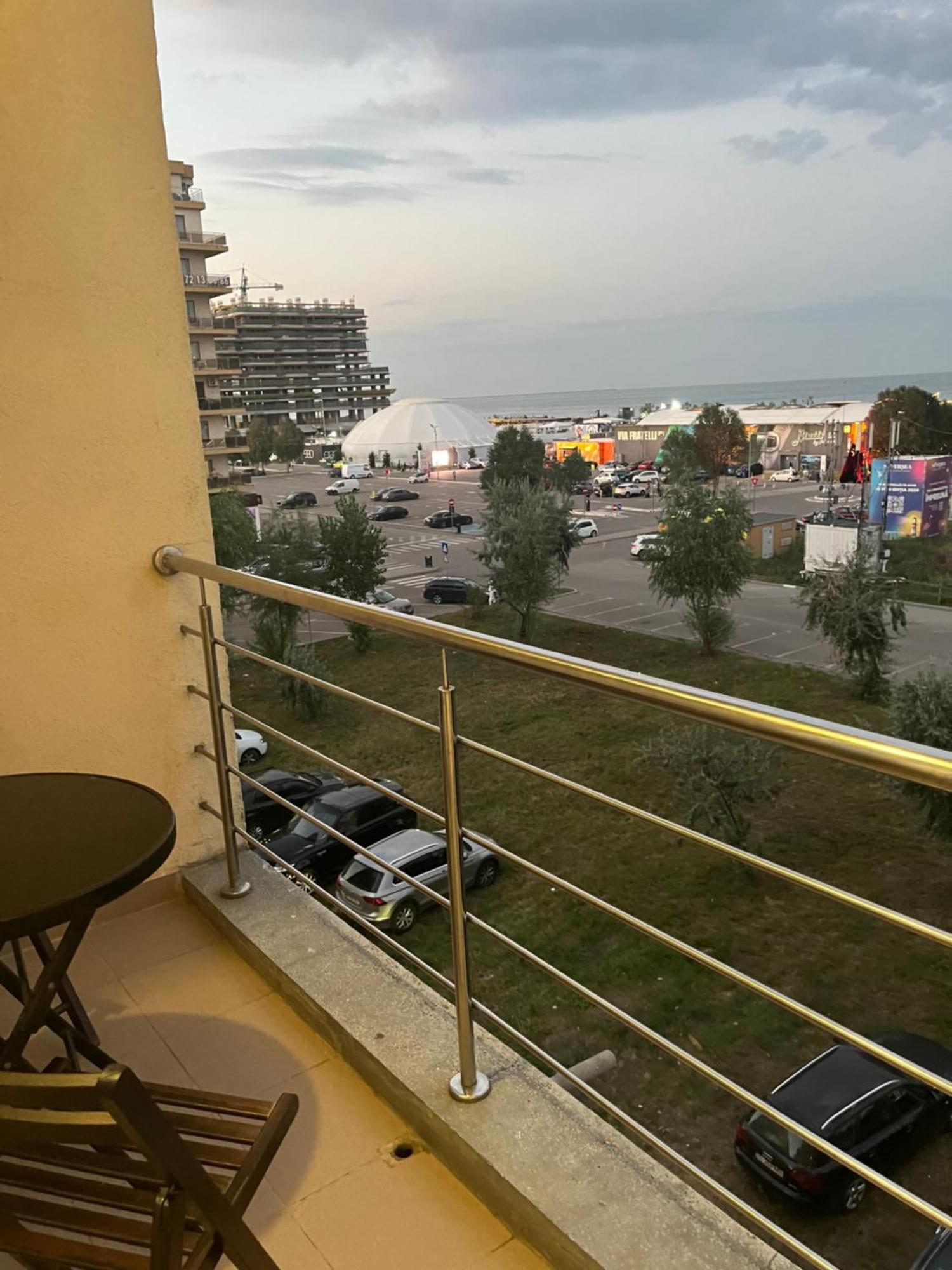 Fratellyvibe Mamaia Apartment Bagian luar foto